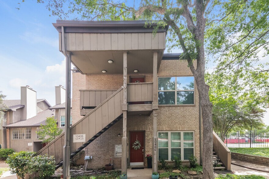 Building Photo - 10406 High Hollows Dr