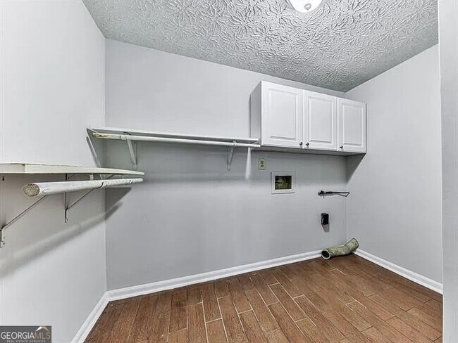 Building Photo - 1400 Boxwood Dr NW