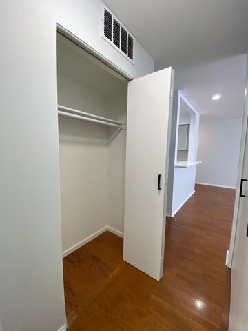 Building Photo - 1455 W Fullerton Ave