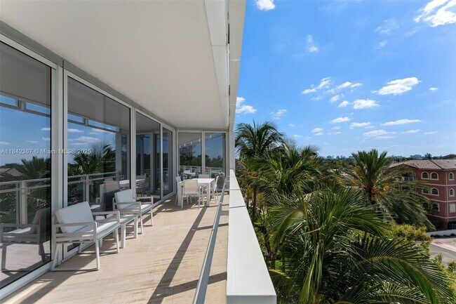 Building Photo - 9001 Collins Ave