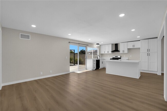 Building Photo - 1242 Sultan Cir