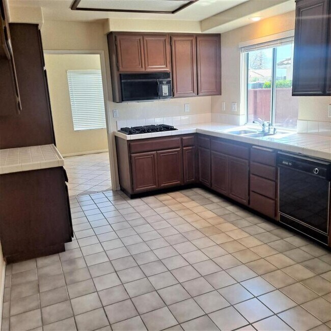 Building Photo - 1260 Ave Rosa Mundi