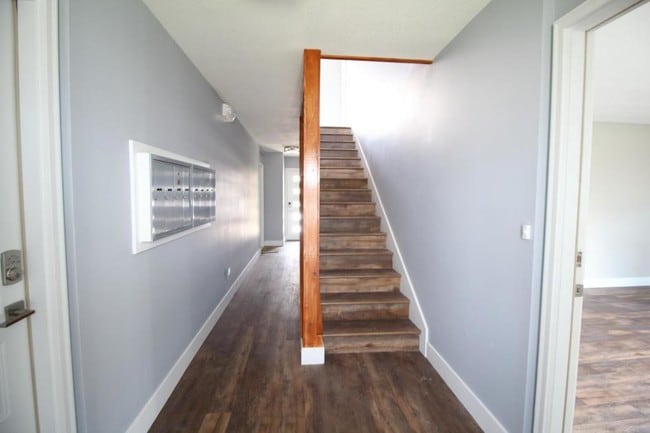 Building Photo - 6020 Metcalf Ln