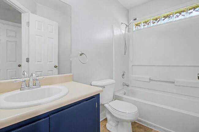 Building Photo - 1651 Latham Ct