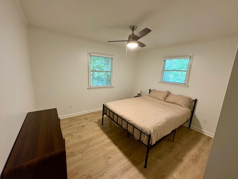 Building Photo - 136 Hickory Hills Dr