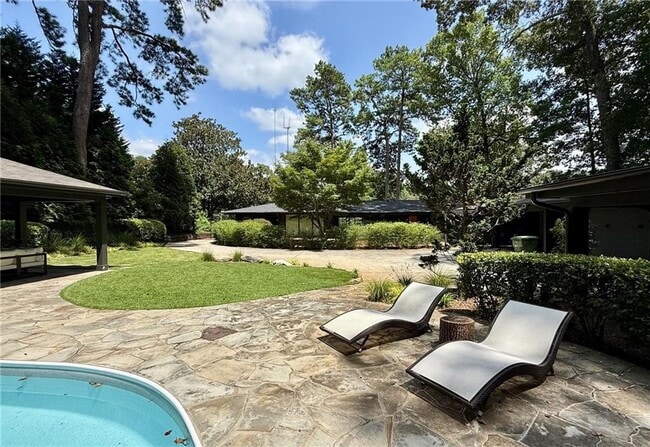 Building Photo - 1904 Lenox Rd NE