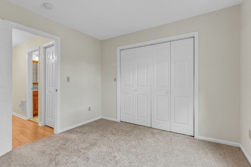 Building Photo - 62 Manorwood Dr