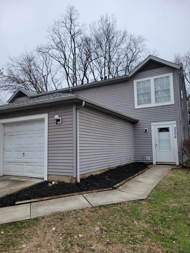 Building Photo - 2206 Big Tree Dr