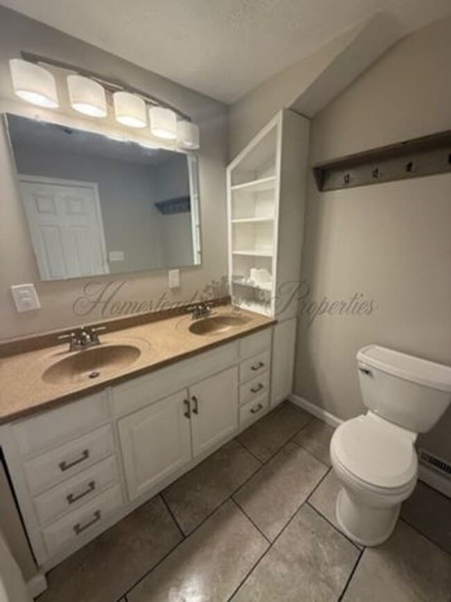 Building Photo - 3 Bed 2 Bath Home on Blakemore Circle