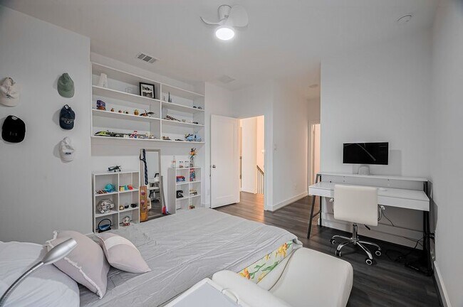 Building Photo - 18311 Licola Mdw Ln