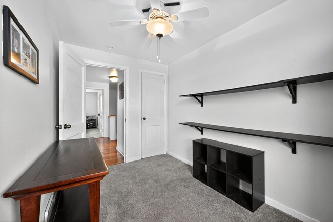 Building Photo - 3 Bedroom, 1 Bath Smart Fully Furnished To...
