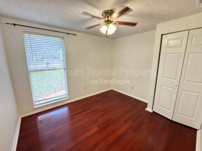 Building Photo - 1295 Taylor Oaks Dr