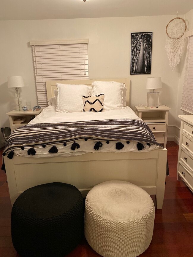 Building Photo - 307 6th Ave