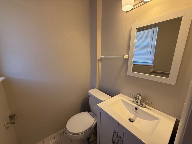 Building Photo - Tulsa 3 Bedroom 1 Bath Duplex with Fenced private Backyard