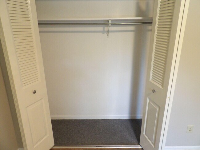 Building Photo - 204 Landings Dr