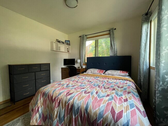 Building Photo - 2018 Greenbriar Cir