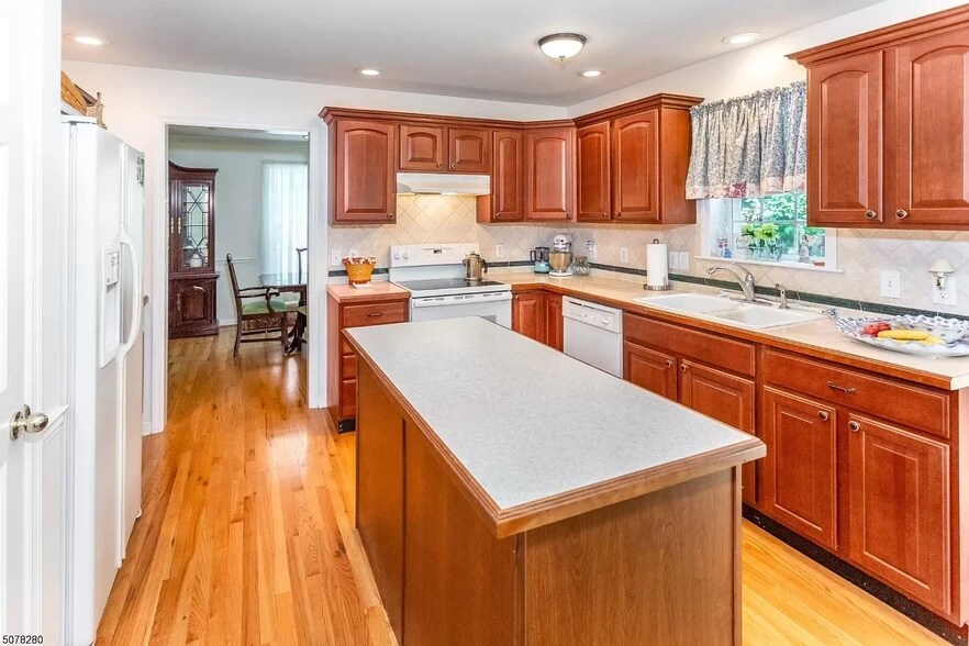 Building Photo - 112 Peapack Rd