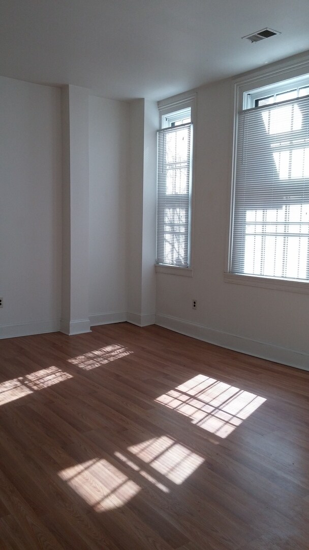 Interior Photo - 504 Cathedral Street