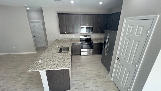 Building Photo - Stunning 3 Bedroom, 2 Bath Home in Palm Bay!