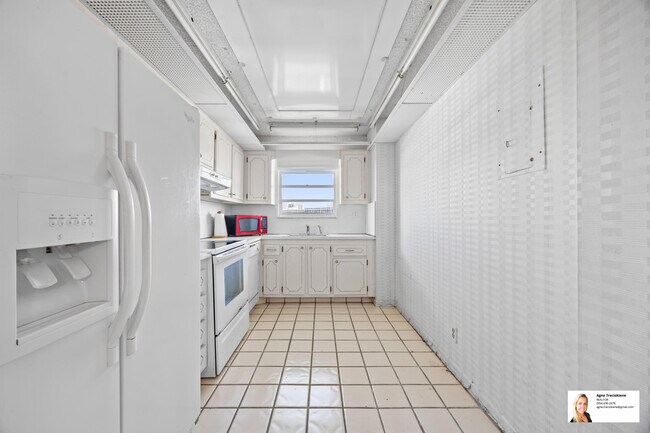 Building Photo - 137 Golden Isles Dr