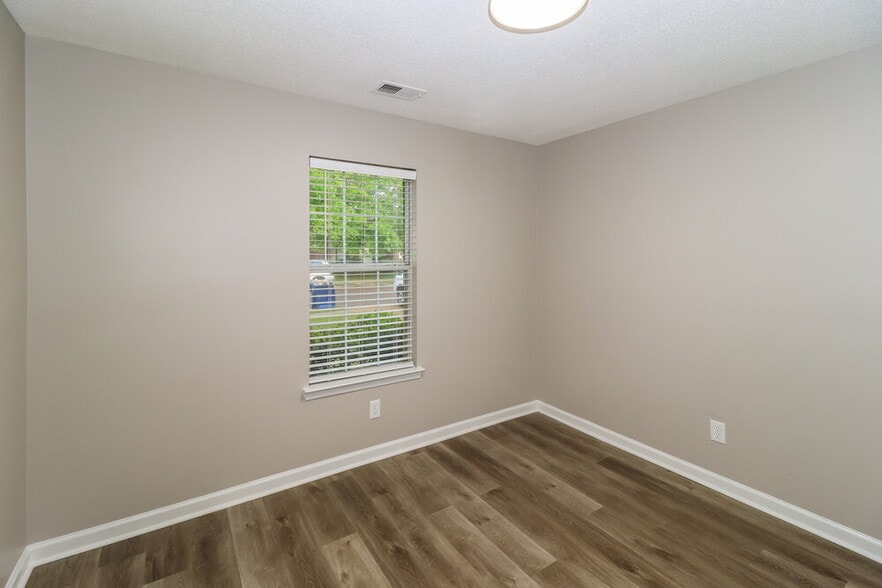 Building Photo - 1035 Jessica Lauren Dr