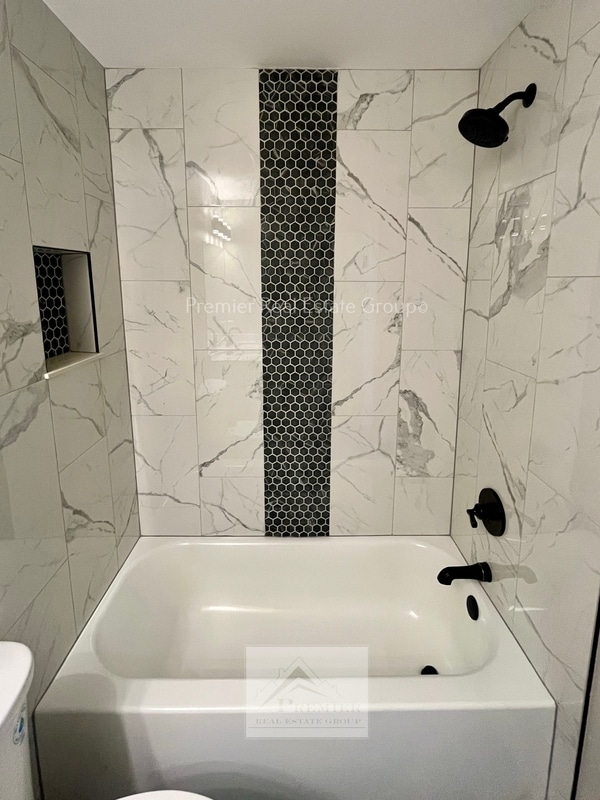 Building Photo - 8059 Lexington Park Dr