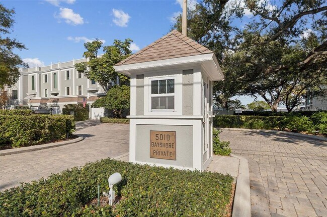 Building Photo - 5010 Bayshore Blvd