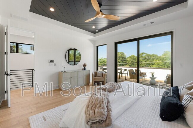 Building Photo - 194 E Lake Terrace SE