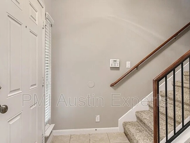 Building Photo - 3101 Davis Ln