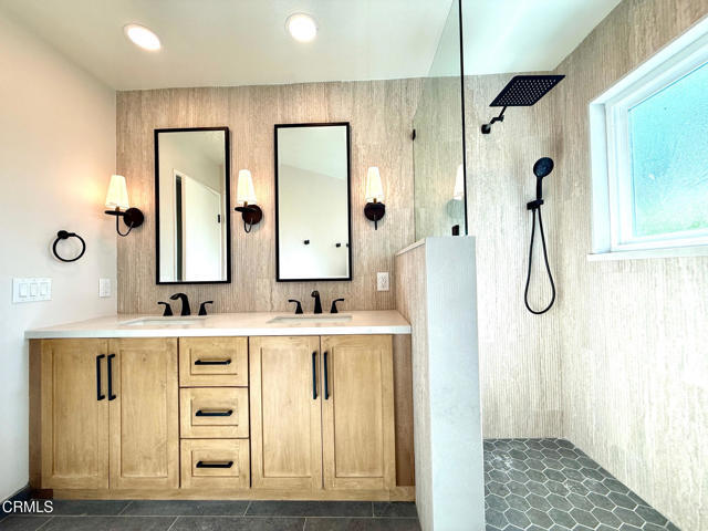 Building Photo - 532 Village Rd