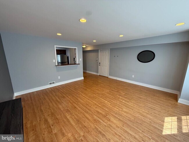 Building Photo - 30 Bridgewater Dr