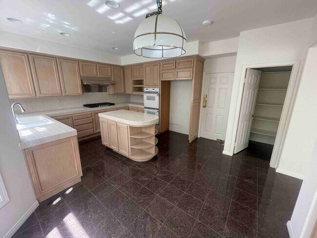 Building Photo - CALABASAS MEDITERRANEAN ESTATE IN THE BELL...