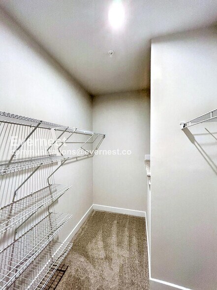 Building Photo - 12112 Calgary Lp