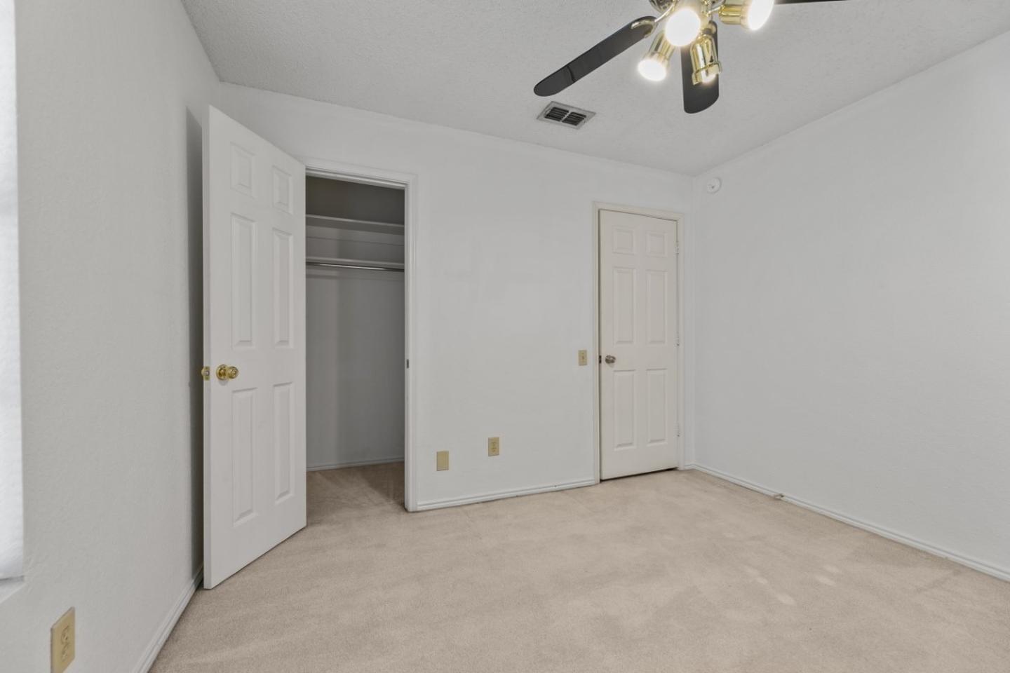 Building Photo - Stylish Fort Worth Home Near Chisholm Trail!