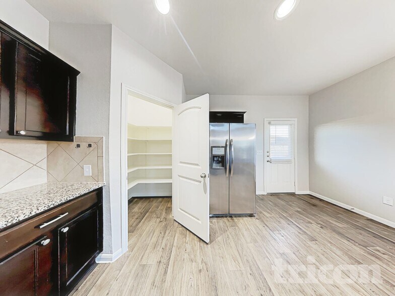 Building Photo - 15012 Custis Ln