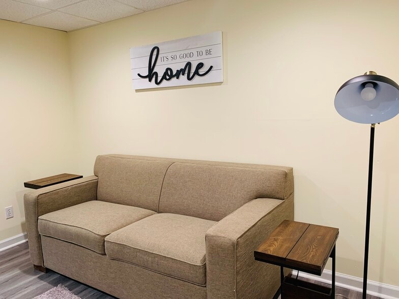 Comfy sleeper sofa 3 - 2337 Ashmel Ct SW