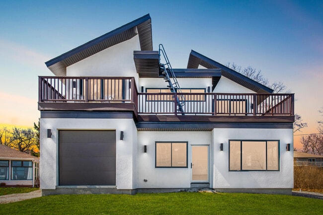 Building Photo - 8609 Lakeshore Dr