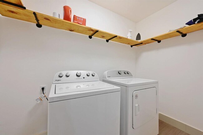 Building Photo - 805 Huntingdon Pl