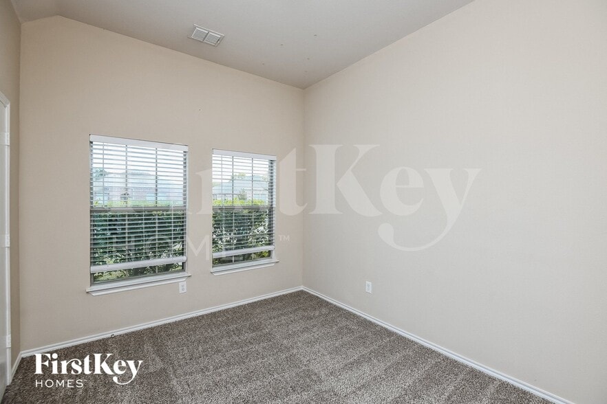 Building Photo - 1517 Brandon Dr