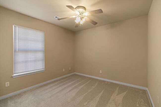 Building Photo - Cute 4 Bed 2 Bath Home in Bentonville School District