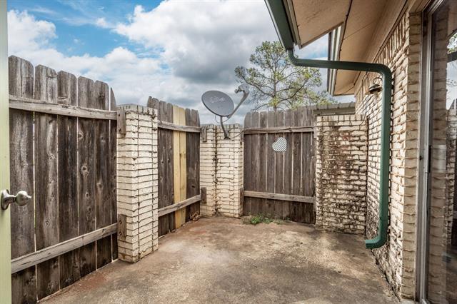 Building Photo - 726 E Pecan St