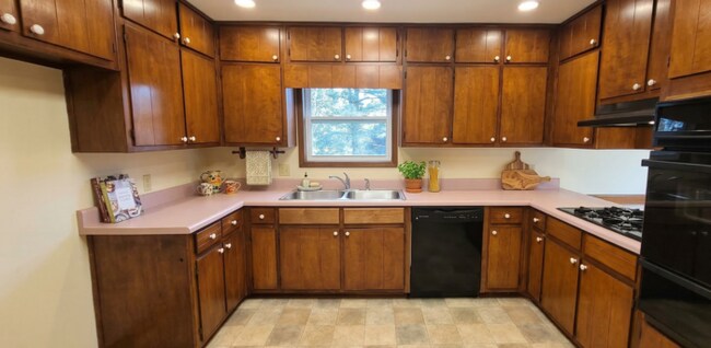 Building Photo - Beautiful Ranch Style Home!