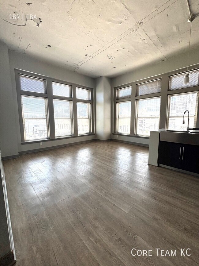 Building Photo - 1121 McGee St