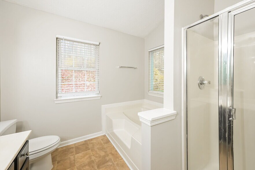 Building Photo - 1715 Heatherton Rd