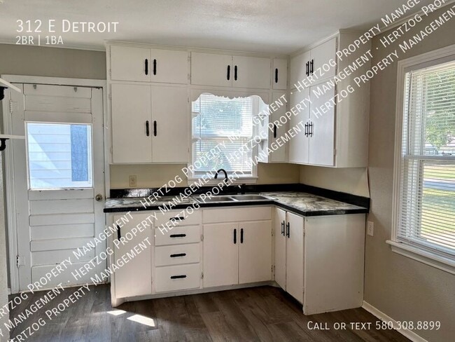 Building Photo - 312 E Detroit-