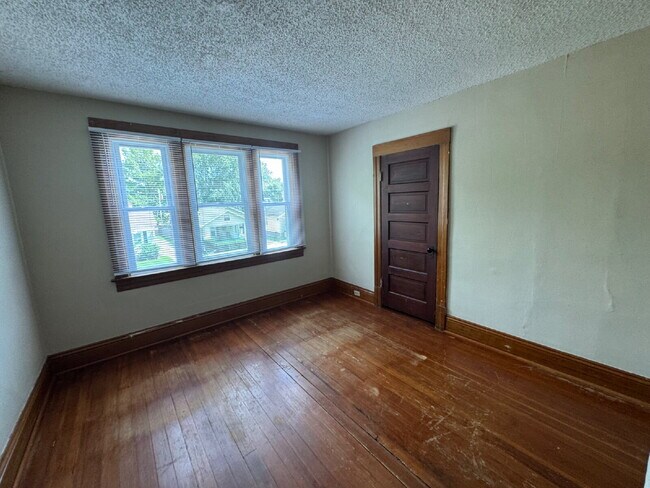 Building Photo - Old Time Rock & Roll — 4 Bedroom Home with Classic Character