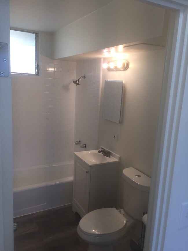 Building Photo - 34 Hialoa St