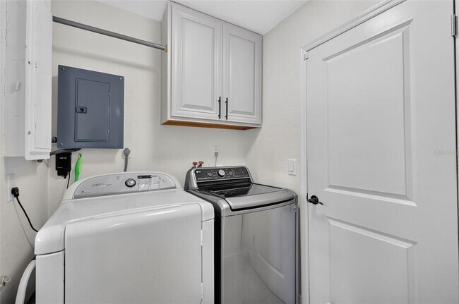 Building Photo - 567 Bird Key Dr