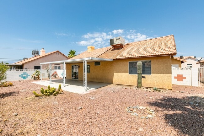 Building Photo - Fully upgraded 3 bedroom house on large lo...