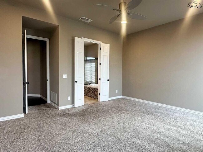 Building Photo - 5016 Southfork Dr